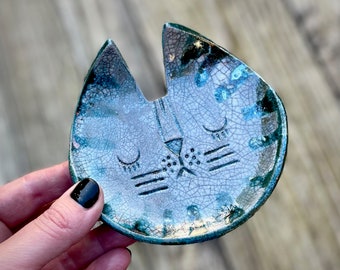 Ceramic Kitty Cat Trinket/Ring Dish ~ Raku Fired Handmade Pottery ~ In White Crackle Glaze & Metallic Green ~ 10cm x 10cm