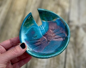 Ceramic Kitty Cat Trinket/Ring Dish ~ Raku Fired Handmade Pottery ~ In Metallic Turquoise & Rainbow Copper ~ 10cm x 10cm