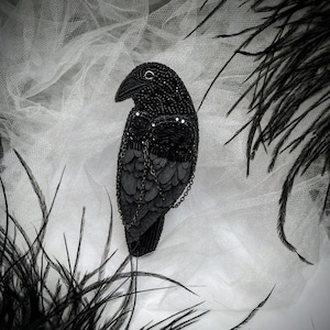 Beaded Crow Brooch Pin, Beaded Raven Brooch Pin, Gothic Brooch Pin, Black Bird Brooch Pin, Beaded Black Wing Brooch, Hallowen Brooch,