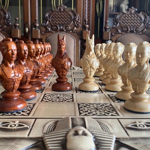 古代エジプトのチェスセット：エジプトの神々の木製チェス盤（67 x 67