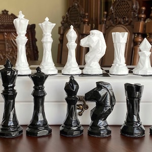 Modern Black & White Wood Chess Pieces: Staunton Style