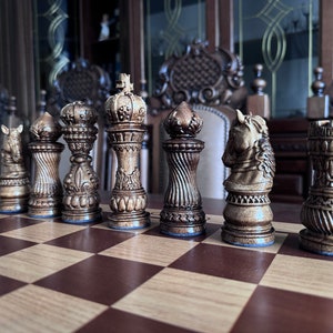 Handgeschnitzte Walnuss Holzfiguren: Originaldesign