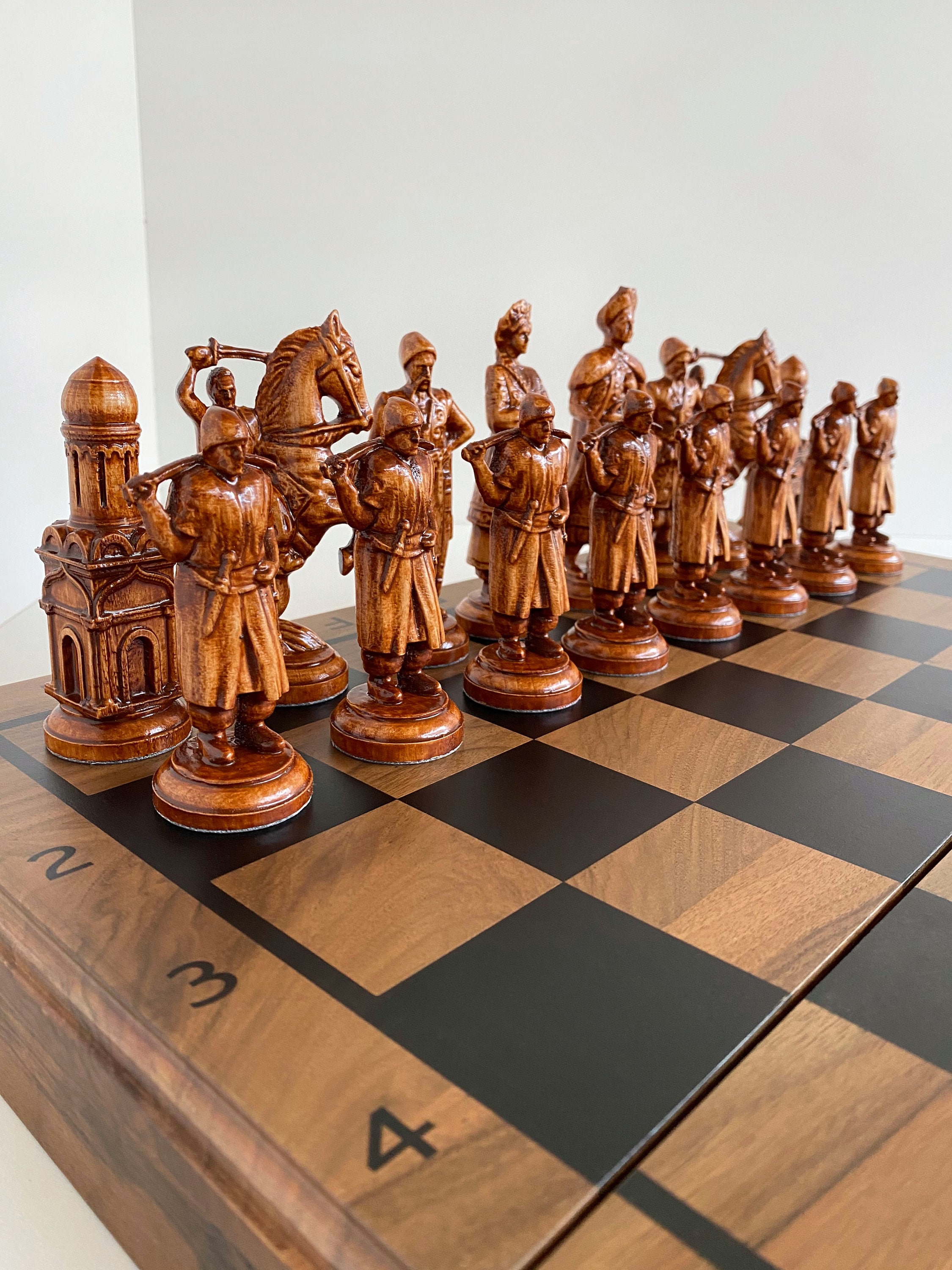 Old English Classic Chess Set with Padauk & Boxwood Pieces - 3.9