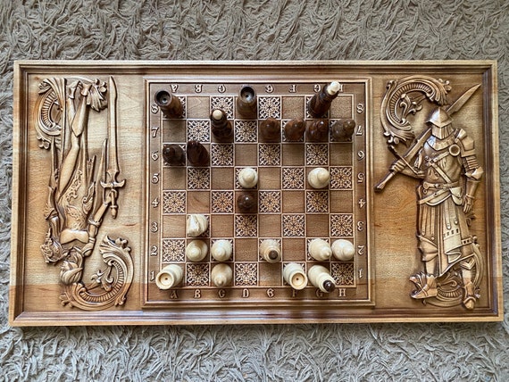 カルパティアの木彫りチェスセット：オリジナルの騎士デザイン