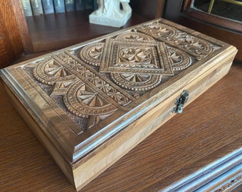 Boîte en bois sculptée à la main pour ranger des pièces de backgammon, dames, boîte en bois sculpté, boîte à souvenirs, boîte à bijoux, cadeau pour lui