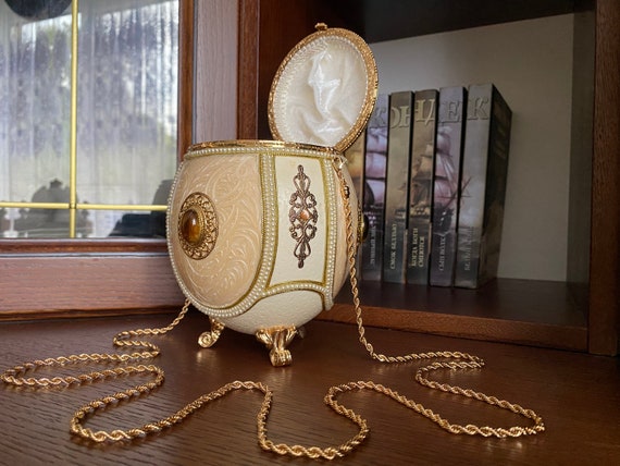 Handcarved Ostrich Egg Casket: Decorative Easter Gift