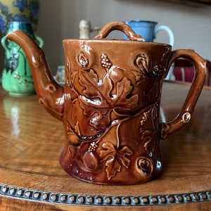Wonderful antique Rockingham Brown teacle glaze Late Spode Copeland & Garrett teapot or cofee pot, with molded wild grape decoration, 1800s