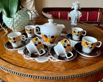 Vintage retro mid-century Hollohaza Hungary coffee set of 6 saucers & cups + lidded pot, playful stylized floral design of 1960s, eye-candy