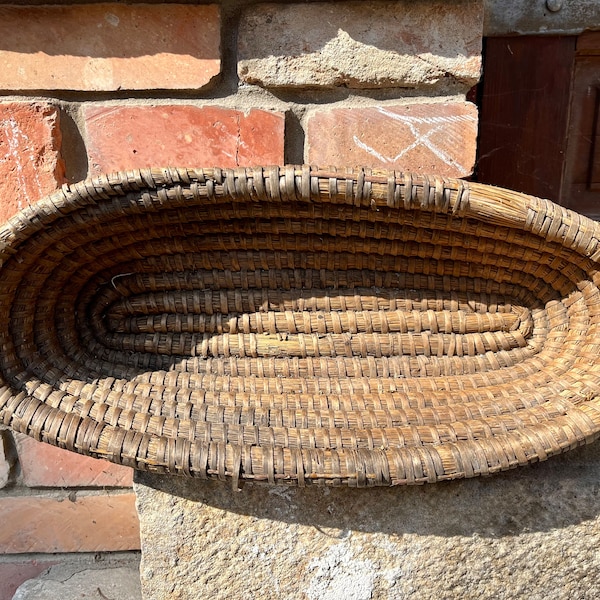 Antique vintage oval folk wicker basket, handmade at the turn of the XIX. and XX. century, very good, massive  condition, uncleaned