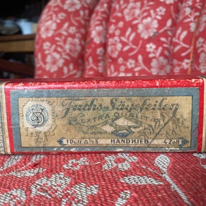Scatola di carta vintage antica tedesca e ungherese, probabilmente dell'epoca dell'Austria-Ungheria, pezzo bello e interessante, 1910