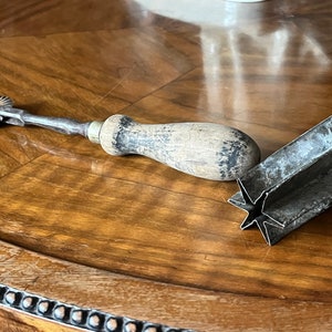 COOKIE CUTTER SOLD! Beautiful antique Art Nouveau Jugendstil pasta cutter with a wooden handle & a cookie cutter form, star shaped, 1910s