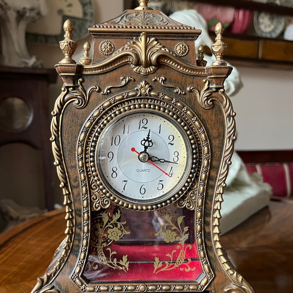 CRAZY STUFF! Vintage big decorative plastic rococo style 4-footed Quartz tabletop clock, still works, an awesome vintage item of the 1980s