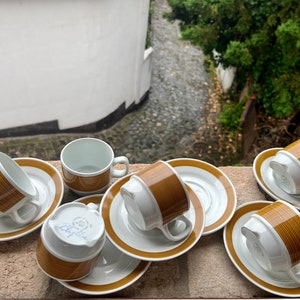 ZELDZAAM vintage retro Egersund Korulen koffieservies inclusief 6 kop & schotels, geheel mint, een kop met handgeschreven "Blythe" bordje, jaren 70