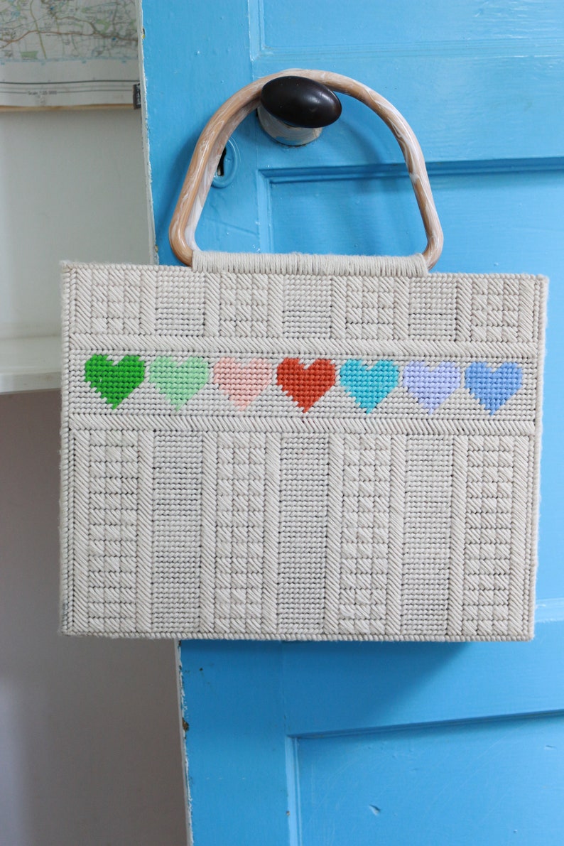 unif needlepoint bolsa