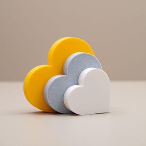 Adornos de corazón independientes - Decoración para el hogar con forma de corazón triple en amarillo, gris efecto piedra y blanco