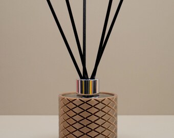 Golden Sleeve Reed Diffuser: Diamond Pattern, 100ml Bottle, Includes 5 Black Diffuser Sticks