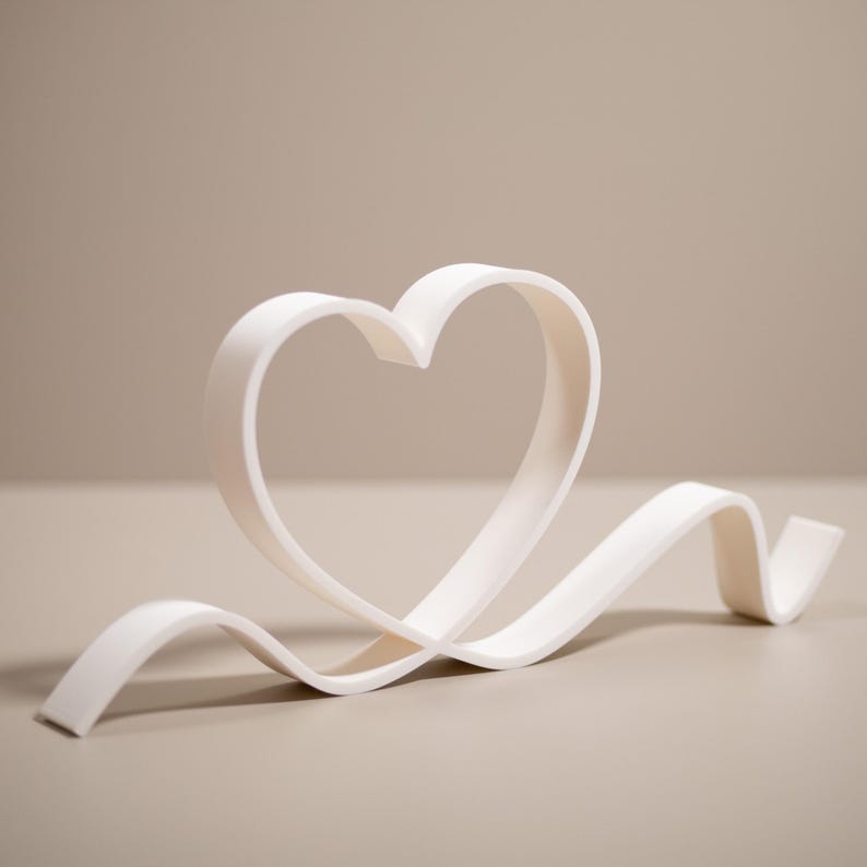 Freestanding Heart Ornament Line Art - Heart Outline Set - Heart Home Decor - Shelf Display Items Vit