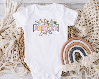 DIGITALER DOWNLOAD Tante's Bestie Blumen-Baby-Body, Baby-Ankündigung-Baby-Body, Geschenk von Tante, Neugeborenes Baby-Outfit, Schwangerschaft