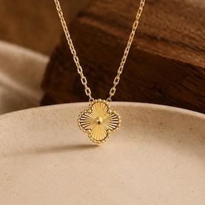 Gold Klee Charm, Lucky Four Blütenblatt Blume Blüte Anhänger Halskette, Geschenk für sie