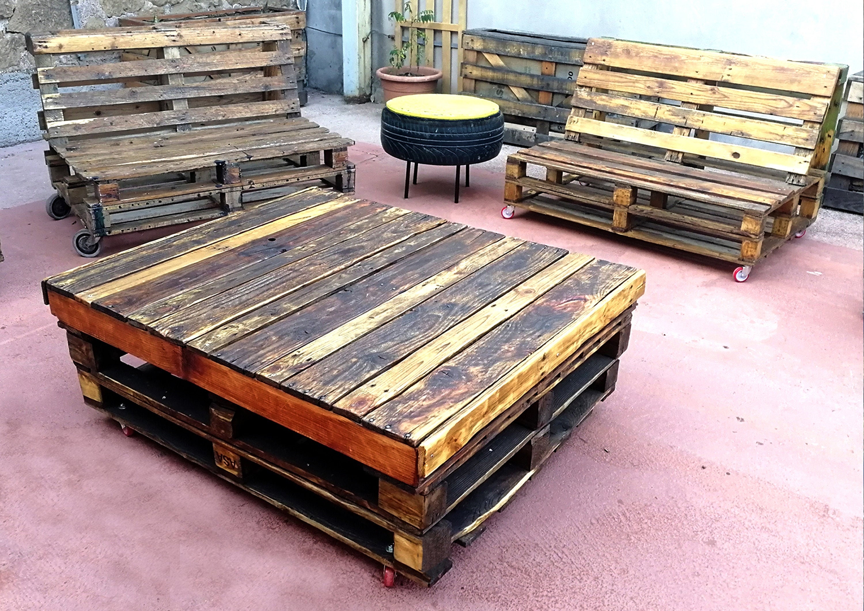 P01 Table basse de style industriel à roulettes