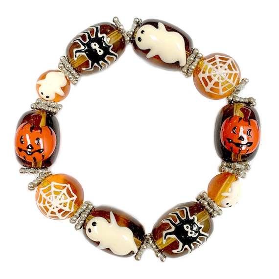 Set di braccialetti di perline di Halloween da donna: braccialetti elastici colorati impilabili con ciondolo a forma di zucca fantasma per feste, cosplay e vita notturna del 2026 a €9.99