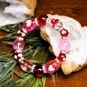 Valentines Day Bracelet Gifts For her, Mother&#39;s Day Gifts For Her, Painted Pink and Red Hearts Glass with Rhinestone Beaded Stretch Bracelet