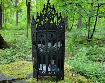 Small curio cabinet - mini vintage display