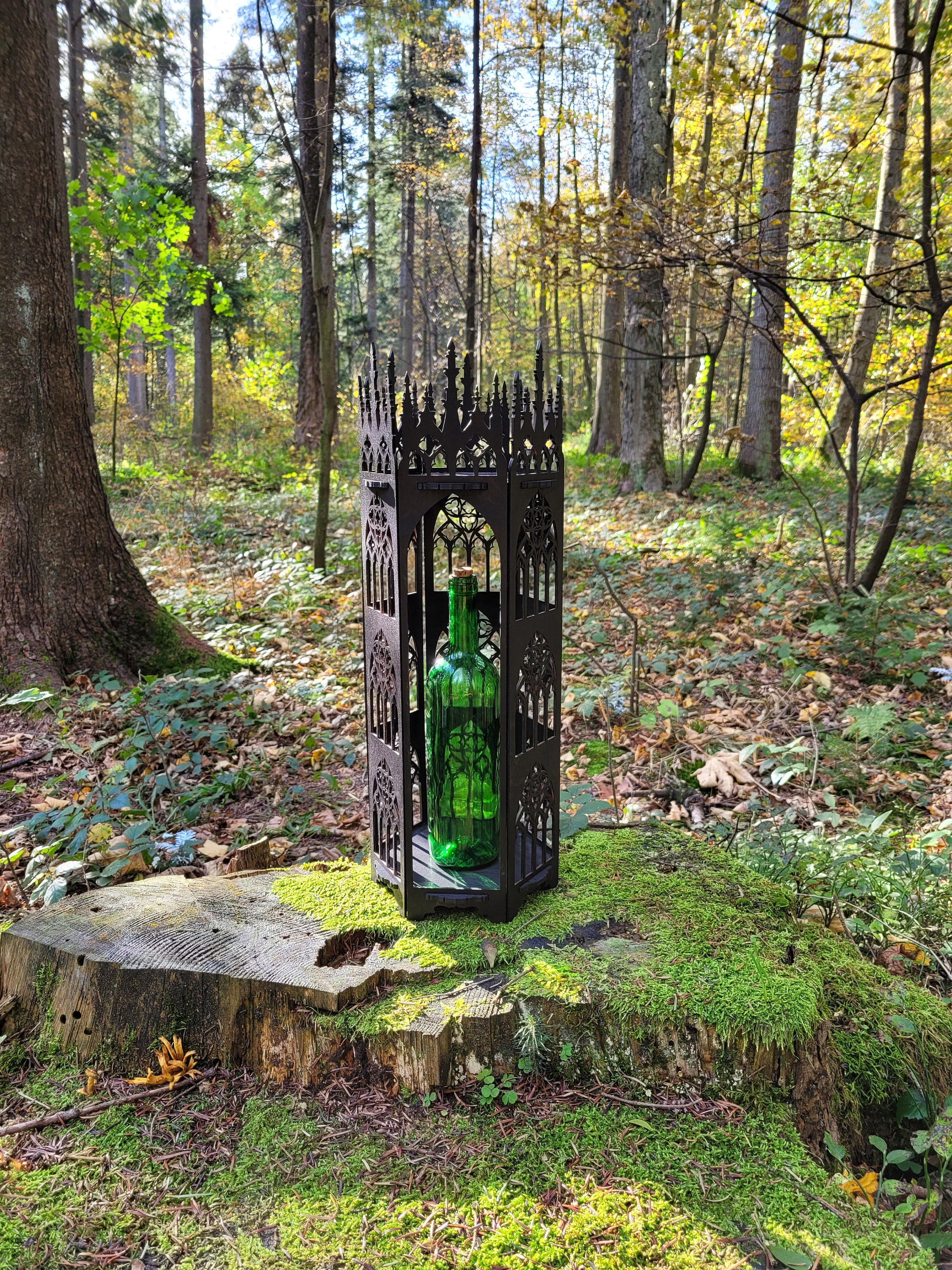 présentoir à vin de tour gothique, porte-bouteille apothicairerie ornementée