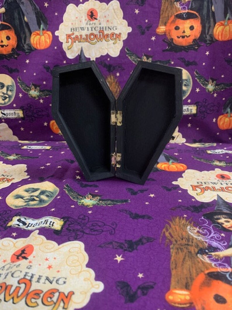 horror Halloween decor Alien Ripley coffin shaped box 6 Inches