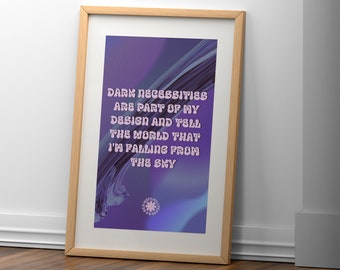 Pode incluir: Uma impressão emoldurada com um fundo abstrato roxo e azul e texto branco que diz "Dark necessities are part of my design and tell the world that I'm falling from the sky".