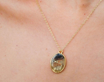 Collar "El beso" de Gustav Klimt: colgante artístico bañado en oro