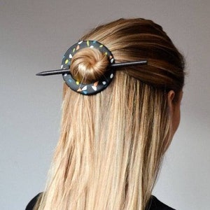 Pinza para el cabello de arcilla terrazo: pasador circular geométrico