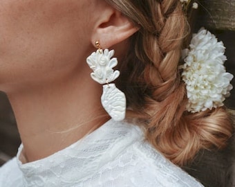 Garden of love earrings, Bridal flower earrings, Flower vase earrings, total white earrings, custom initials earrings