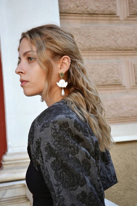 Boucles D'oreilles Pendantes Le Bijou Français - Dentelle Baroque, Doré, Neuves Avec étiquettes