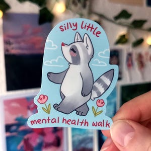 Mental Gesundheit Walk Waschbär Matt Vinyl Aufkleber | wasserdichtes Laptop Hydroflask Journal Skizzenbuch Cute Silly