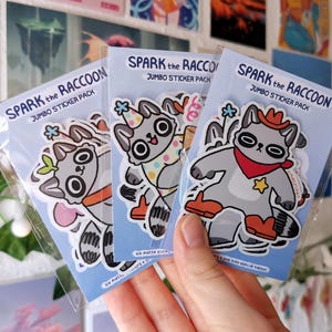 Paquete de pegatinas gigantes: Spark the Raccoon / Juego de 7 / Pegatinas de vinilo mate / Impermeable para portátil, hidrofrasco, diario, cuaderno de bocetos, lindo y divertido