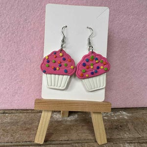 Pink Cupcake Polymer Clay Earrings – Fun Sprinkle Dessert Jewelry – Cute Handmade Gift for Her – Birthday, Party, or Everyday Wear