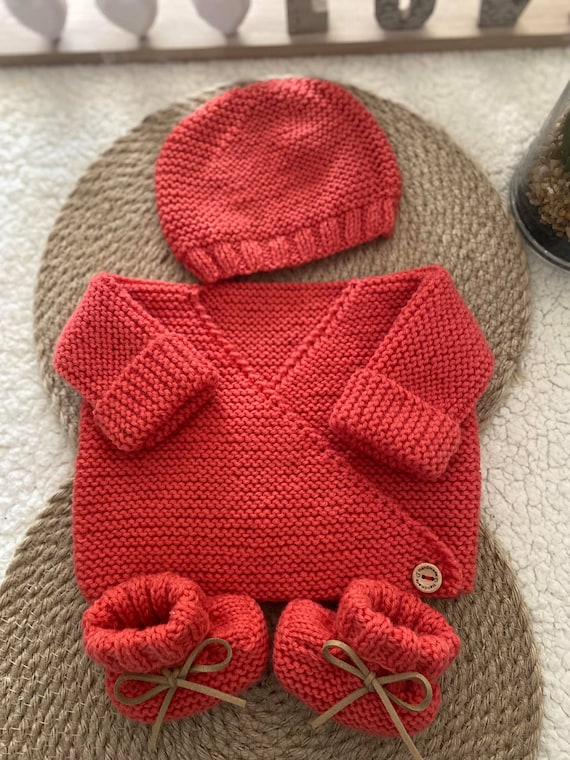 Ensemble brassière chaussons bonnet de naissance ou 1/3 mois /bébé/cache-cœur/cadeau  naissance/idée cadeau/ chaussons bébé -  France