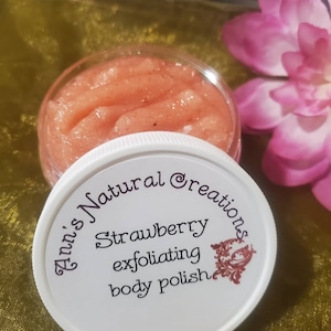 Strawberry exfoliating body polish