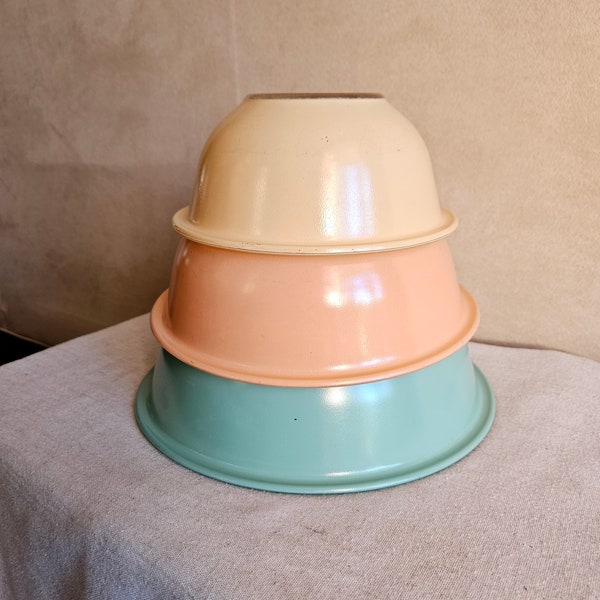 Pyrex Pastel Nesting Bowls / Vintage Pyrex