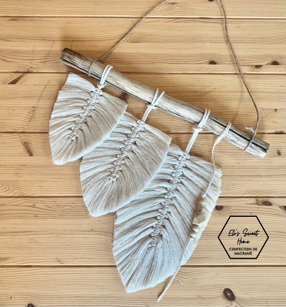 Suspension à Plumes en Macramé