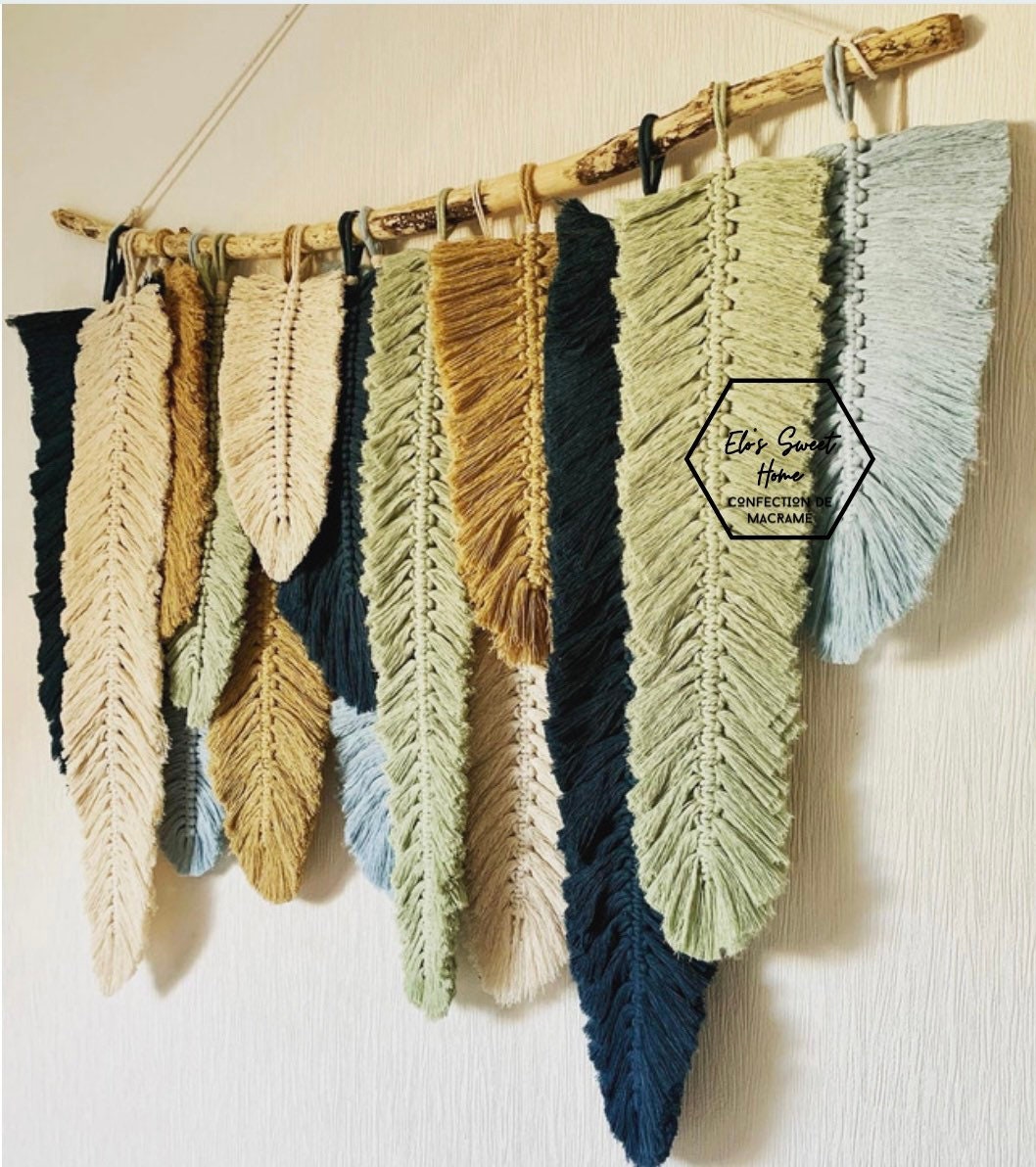 Tenture Murale à 15Plumes en Macramé
