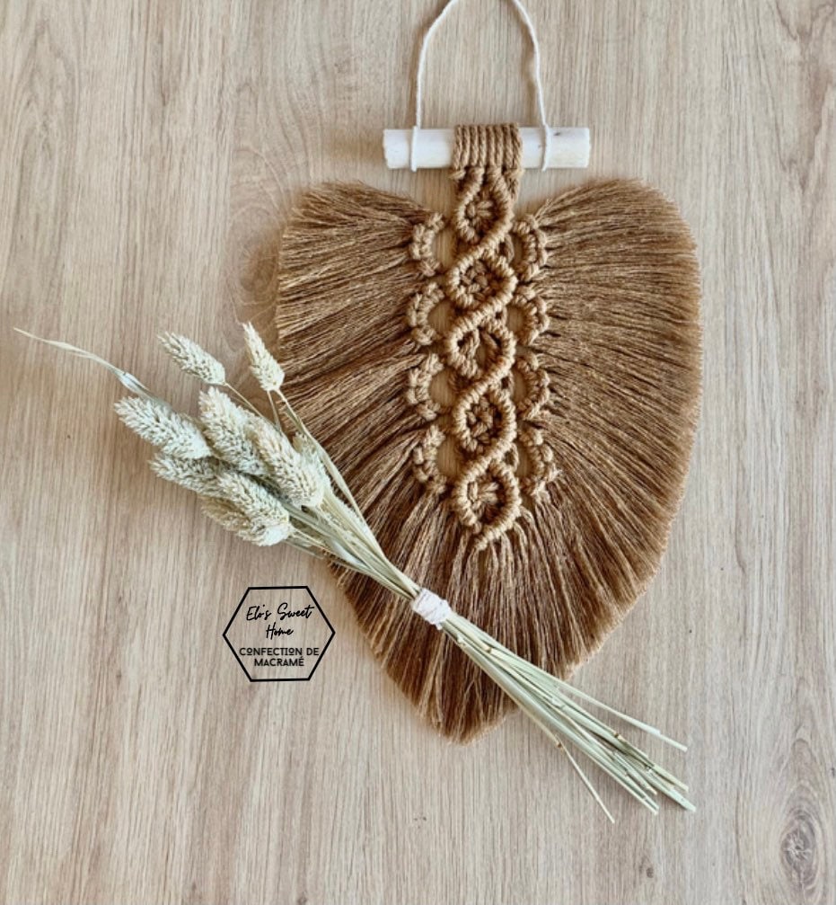 Plume à Motifs en Macramé