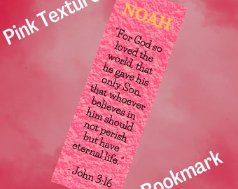 Laminerat, namn, bibelvers, personligt, anpassat rosa texturerat bokmärke