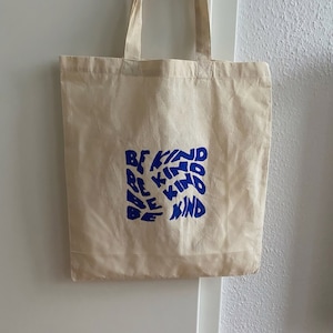 Bolsa de compras gráfica com letras/seja gentil/sacola/bondade/bolsa estética/presente para o melhor amigo/comércio justo/bolsa azul