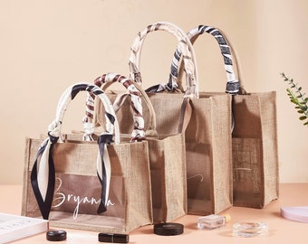 Personalisierte Brautjungfer Sackleinen Geschenkbeutel mit Schal Benutzerdefinierte Jute Tragetaschen Brautjungfer Geschenke Hochzeitsgeschenk Strandtasche Freundin Geschenk für Sie
