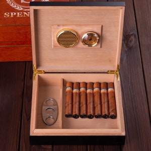Cave à cigares personnalisée pour homme, boîte à cigares personnalisée, cadeau pour lui, cadeaux de garçons d'honneur, petit ami, mari, fête des pères
