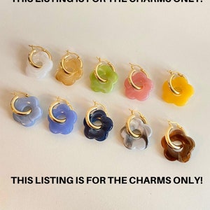 EEN PAAR CHARMES, Flower Hoop Earring Charms, Minimal Jewelry Charms, Flower Resin Oorbellen Charms, (Alleen Charms) Grootte: 1 inch diameter