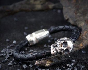 Silver and leather skull bracelet,  Natural sapphire, Memento mori bracelet