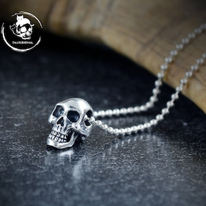Small skull pendant without handle  in Sterling silver and oxidized textures, Memento mori pendant